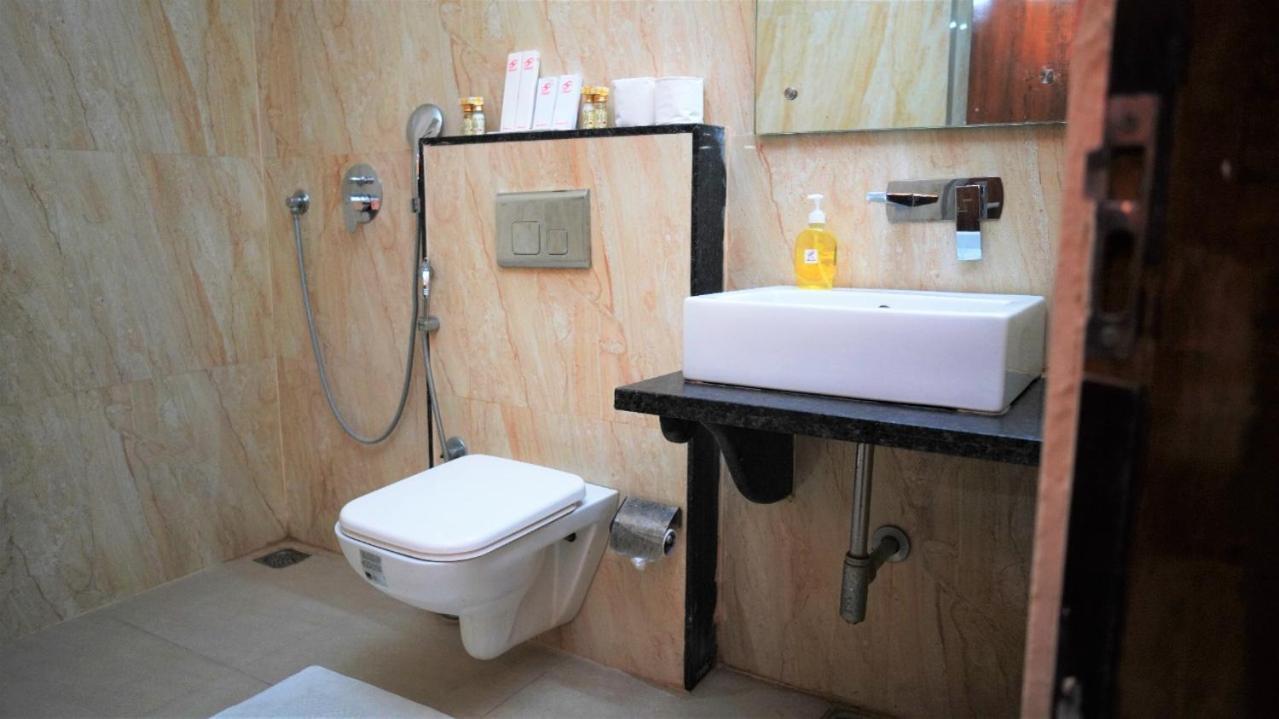A One Hotels By Ventus Hotels & Resorts- Delhi Airport New Delhi Bagian luar foto