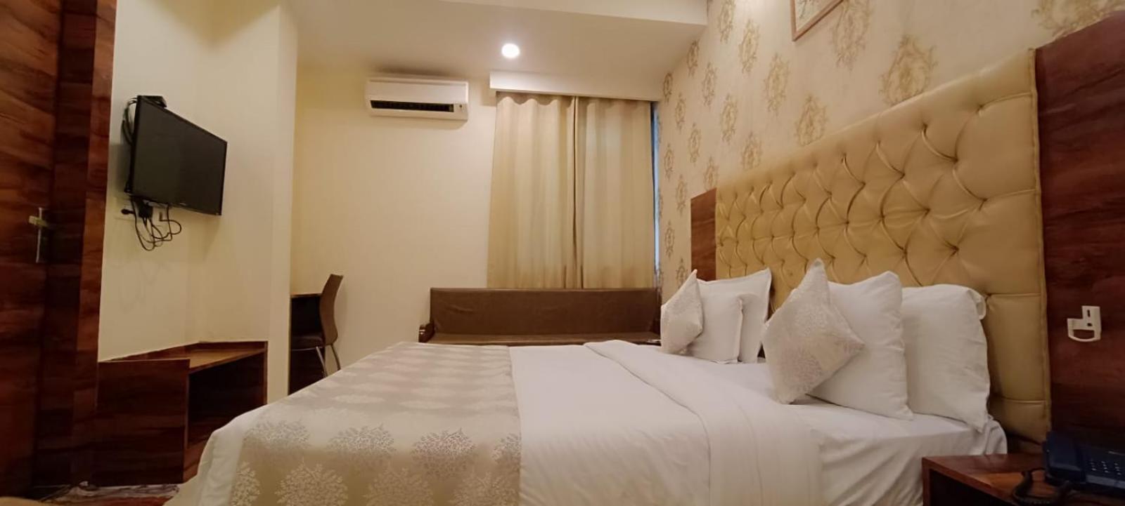 A One Hotels By Ventus Hotels & Resorts- Delhi Airport New Delhi Bagian luar foto